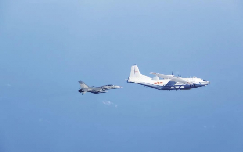 飛翔在臺灣上空的解放軍戰斗機群